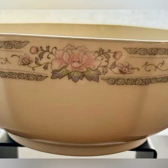 Lenox, “Charleston” pattern, octagon shaped, serving bowl. 7.75” - Picture 2 of 9